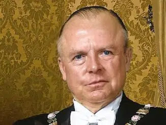 Descendente da família real que governou o Brasil até 1889.