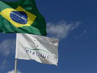 Presidente Bolsonaro participa do encontro por videoconferência.