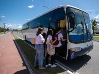 Transporte Universitário de Camaçari.