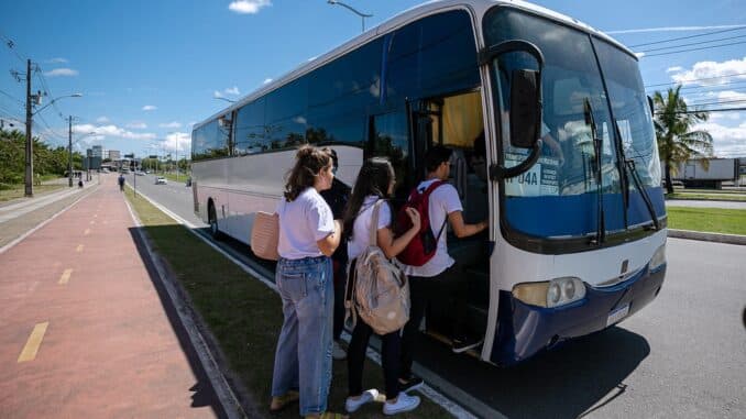 Transporte Universitário de Camaçari.