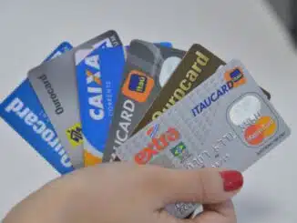 O número de clientes que usam o cartão de crédito cresceu 30,9% entre 2019 e 2022 no Brasil, segundo dados do Banco Central (BC). Em junho do ano passado, 84,7 milhões de usuários tinham saldo devedor relacionado a essa forma de pagamento. Em junho de 2019, eram 64,7 milhões.