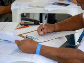 Em 15 anos, o número de trabalhadores acima de 50 anos dobrou no país. Em 2006, eram 4,4 milhões de pessoas e, em 2021, passaram para 9,3 milhões – aumento de 110,6%. O levantamento é do Serviço Nacional de Aprendizagem Industrial (Senai), ligado à Confederação Nacional da Indústria (CNI), a partir de dados da Relação Anual de Informações Sociais (RAIS), que disponibiliza dados sobre mercado de trabalho para estatísticas. 
